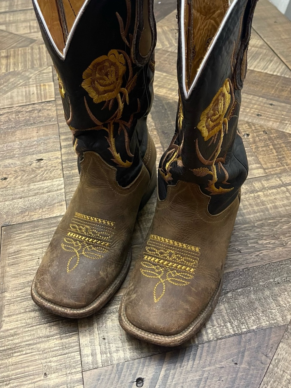 Brown Leather Cowboy Boots with Gold Embroidered Roses size 5
